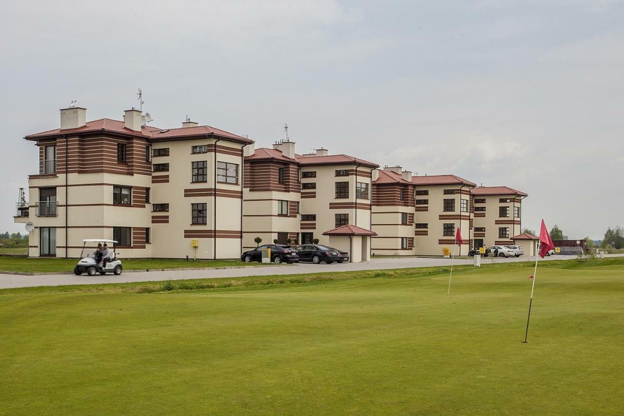 Golf Apartament W Sobieniach Sobienie Jeziory المظهر الخارجي الصورة